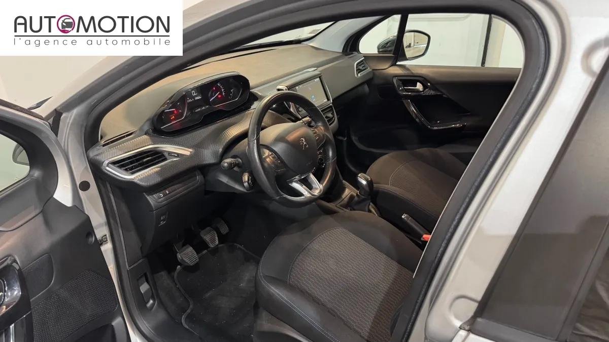 Peugeot 208 - Photo 11