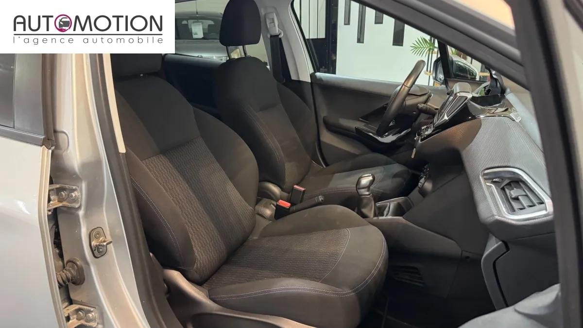 Peugeot 208 - Photo 13