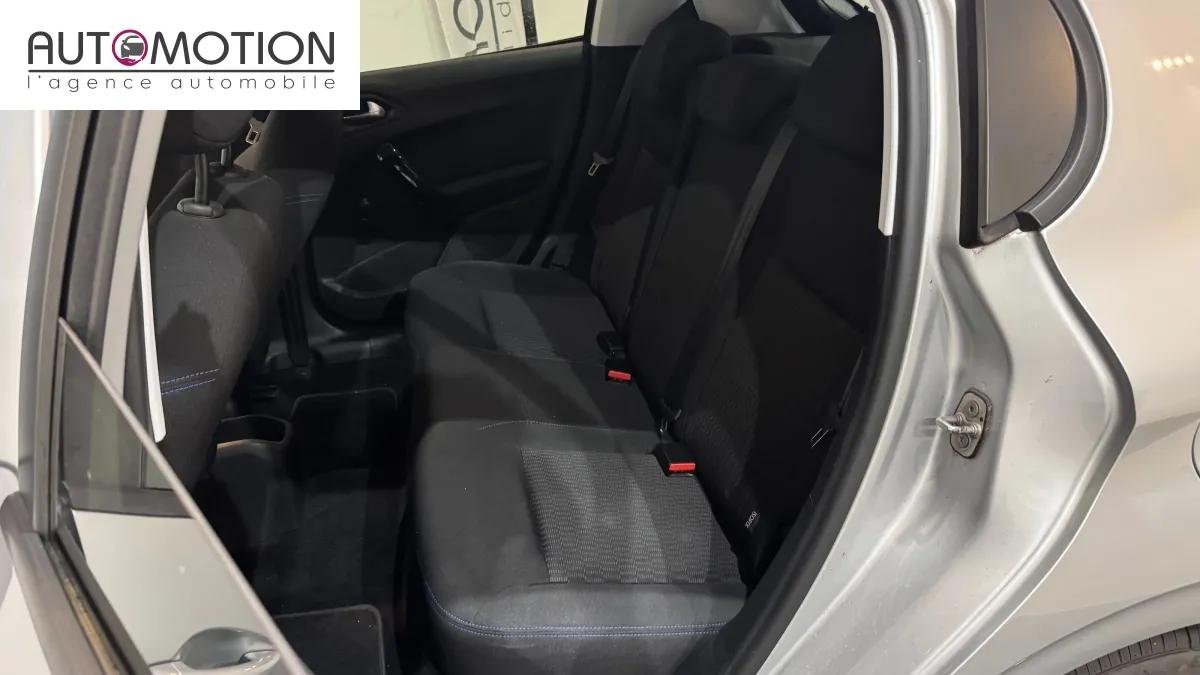 Peugeot 208 - Photo 14