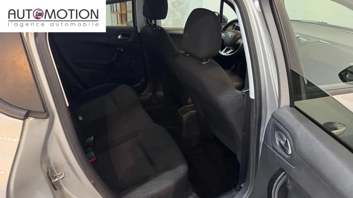 Peugeot 208 - Photo 15
