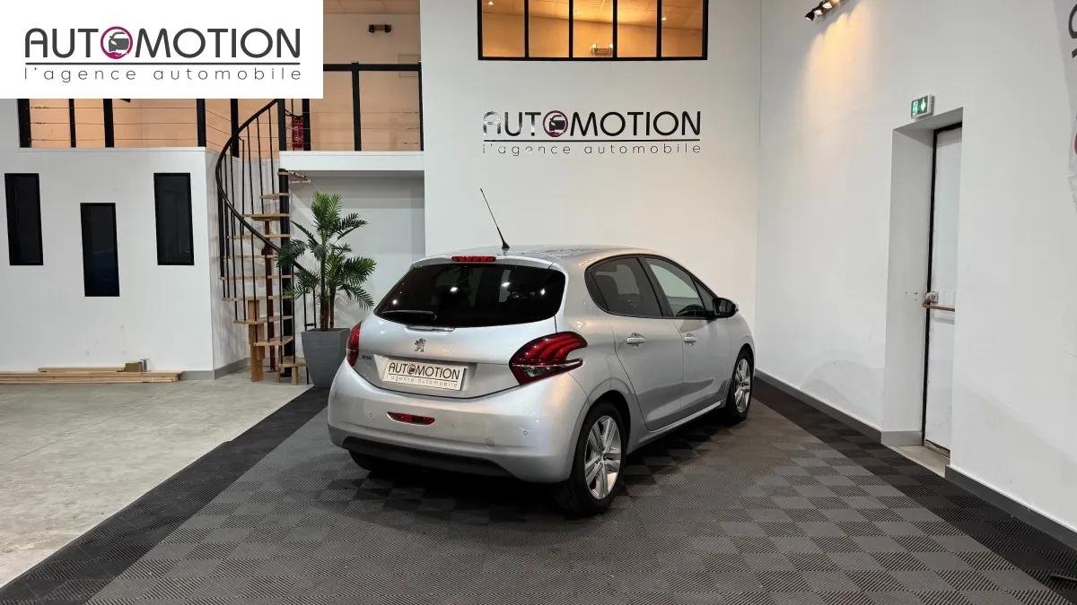 Peugeot 208 - Photo 5