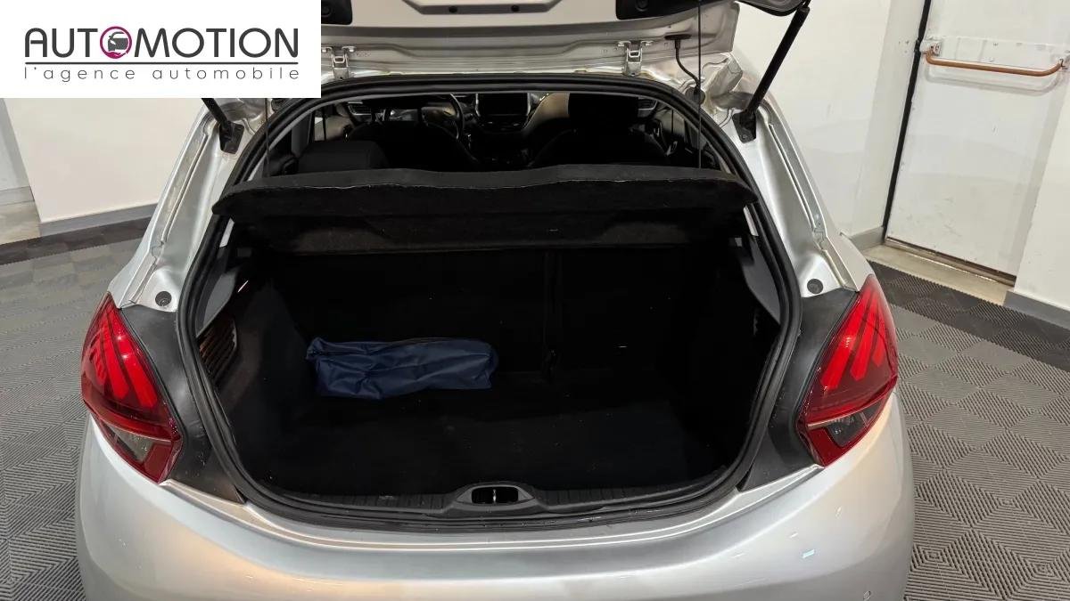 Peugeot 208 - Photo 8