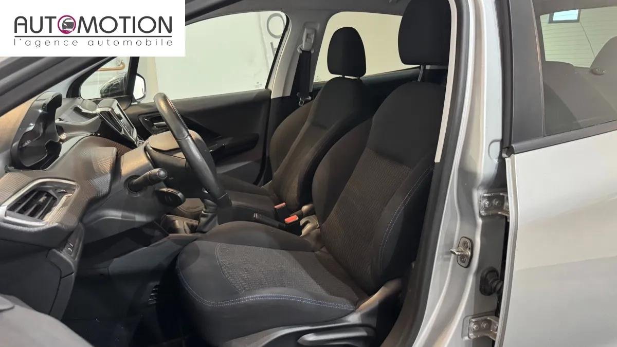 Peugeot 208 - Photo 10