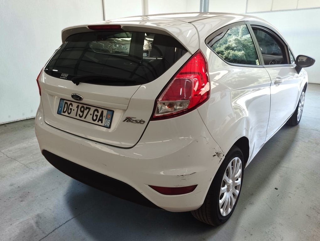 Ford Fiesta - Photo 2
