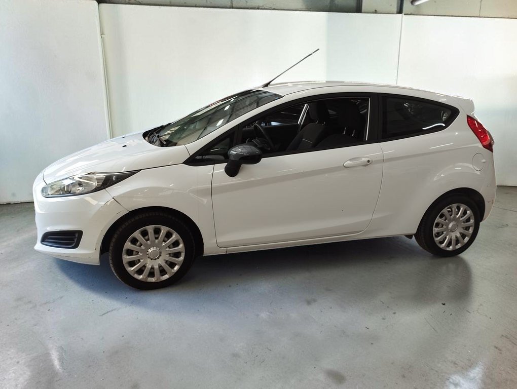 Ford Fiesta - Photo 6