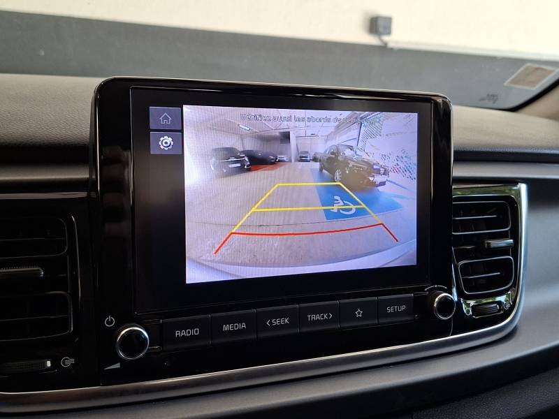 Kia Rio - Photo 11