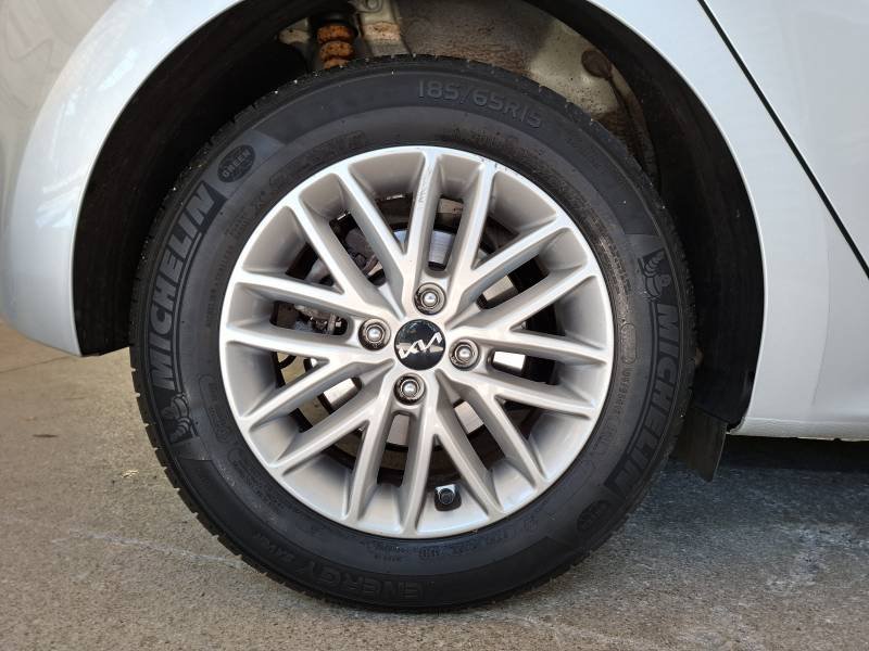 Kia Rio - Photo 13