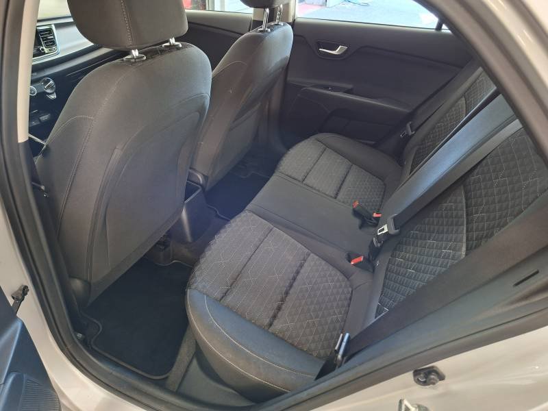 Kia Rio - Photo 18