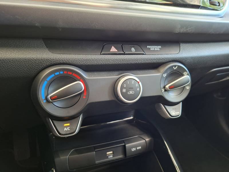Kia Rio - Photo 28