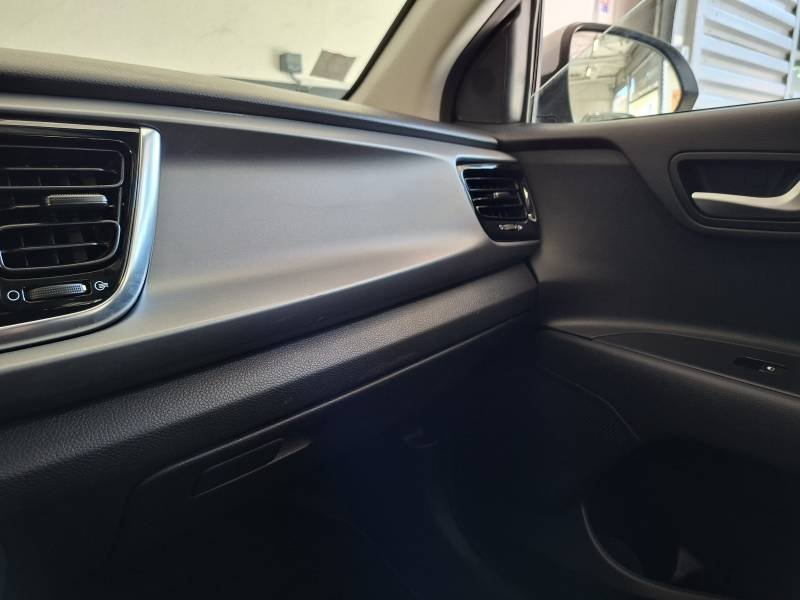 Kia Rio - Photo 32