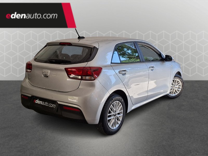 Kia Rio - Photo 4