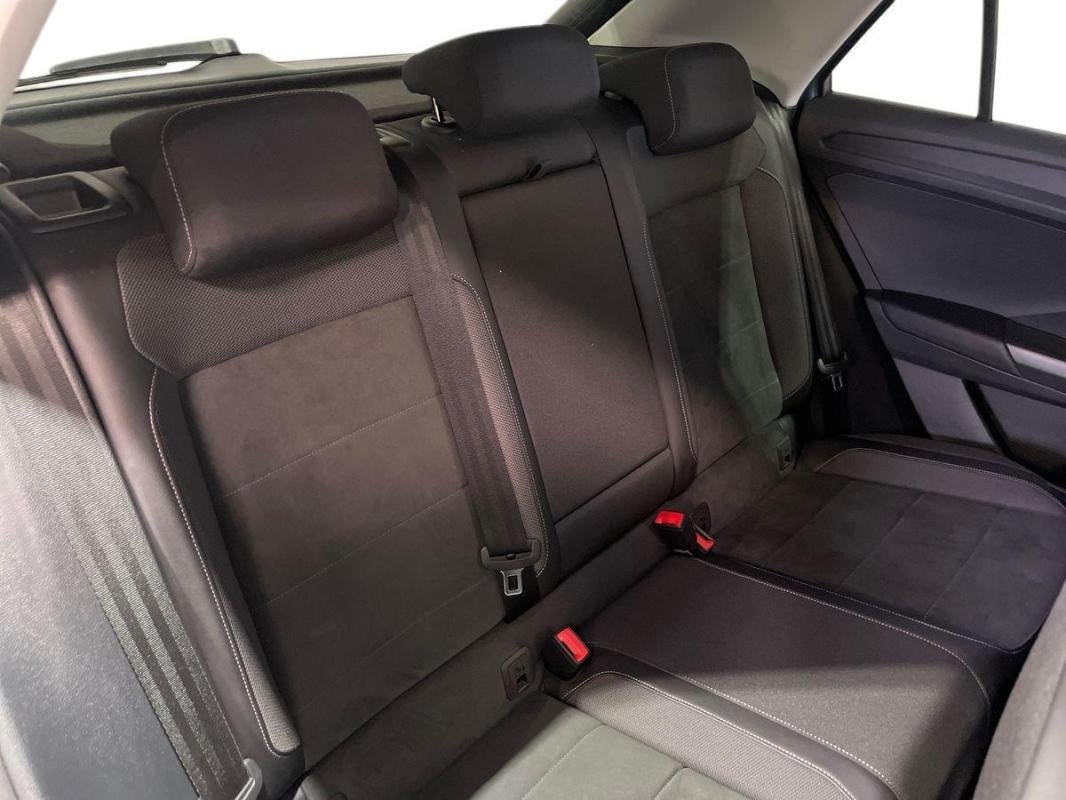 Volkswagen T-Roc - Photo 23