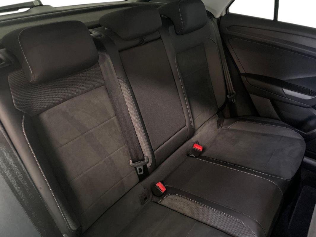 Volkswagen T-Roc - Photo 23