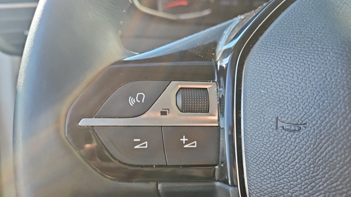 Peugeot 208 affaire - Photo 20