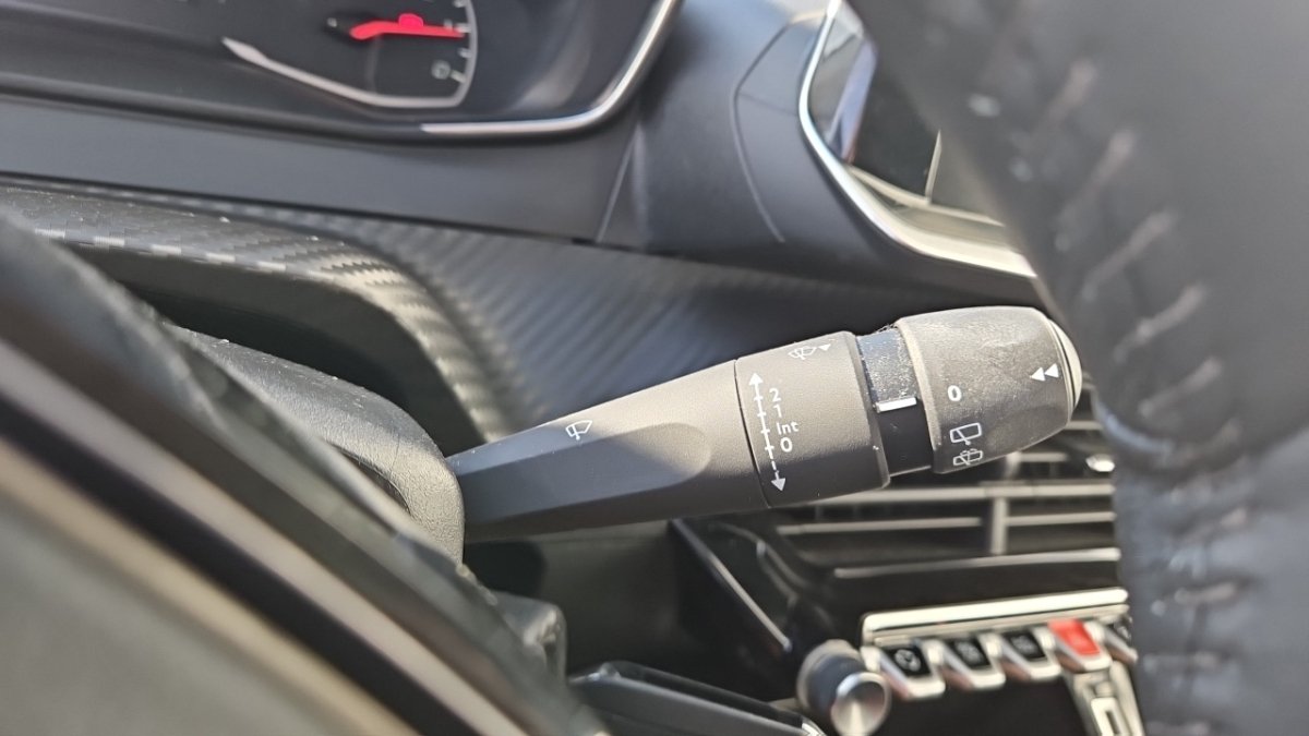 Peugeot 208 affaire - Photo 21