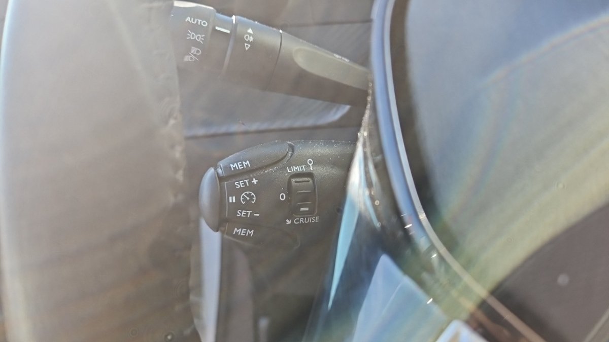 Peugeot 208 affaire - Photo 22