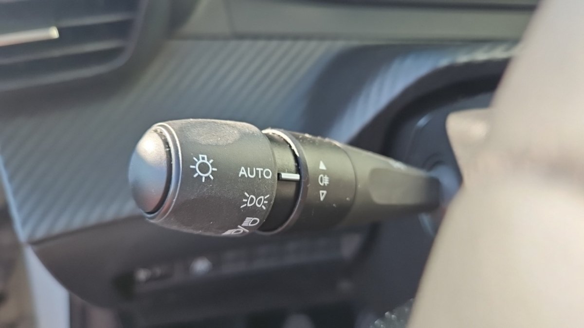 Peugeot 208 affaire - Photo 23