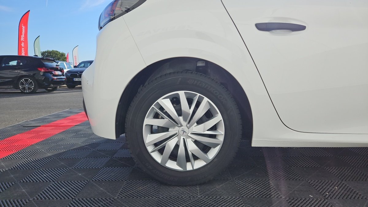 Peugeot 208 affaire - Photo 8