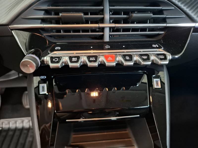 Peugeot 208 - Photo 26