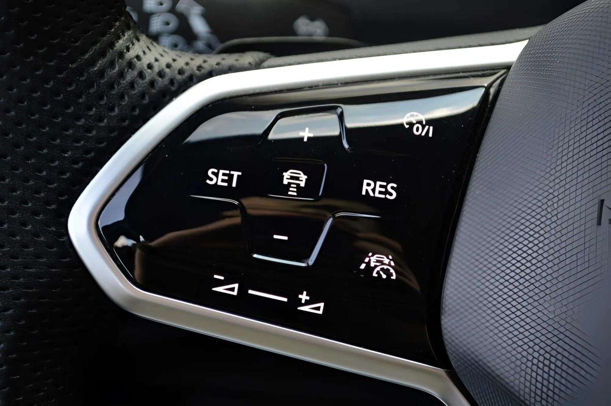 Volkswagen Tiguan - Photo 14