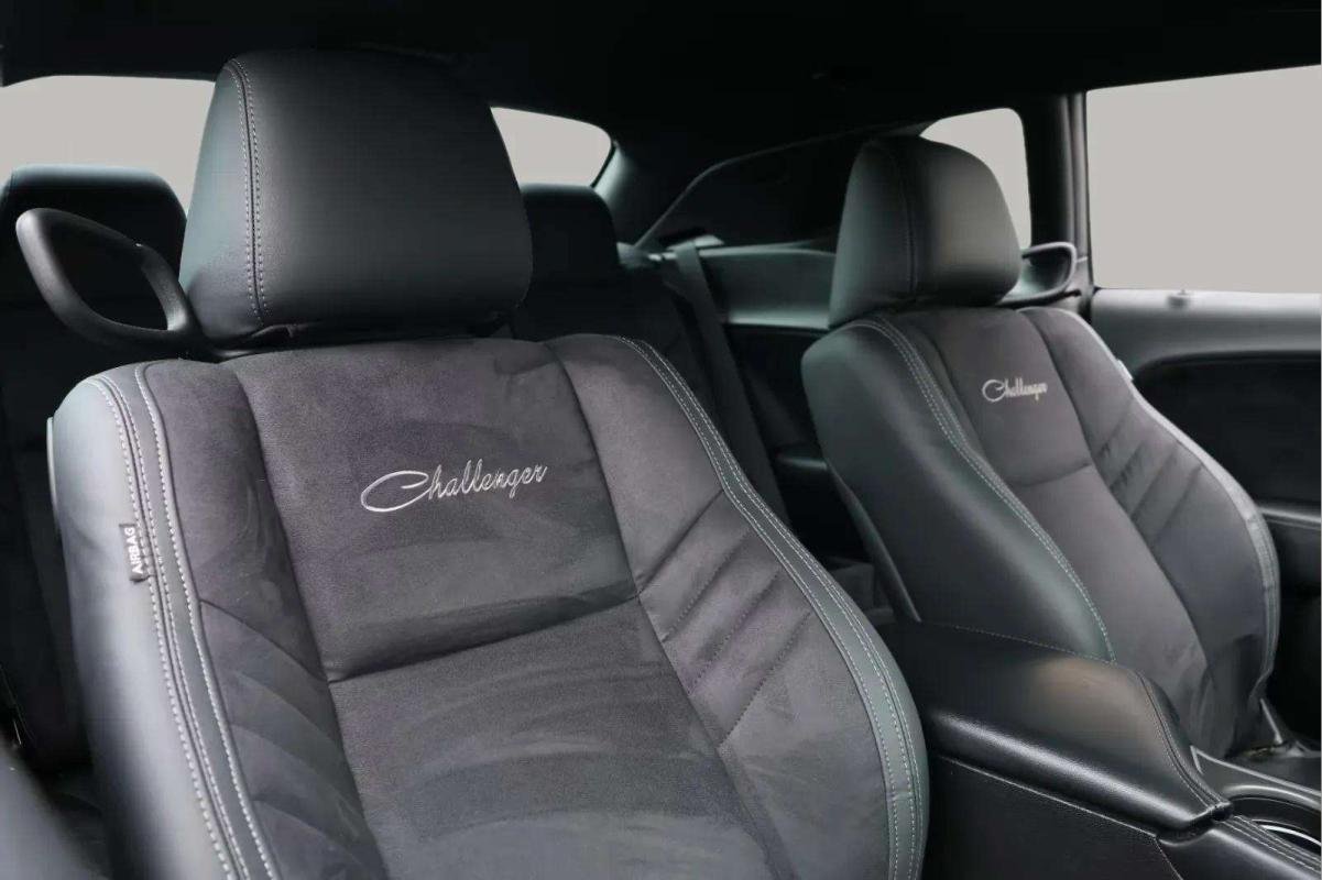 Dodge Challenger - Photo 15