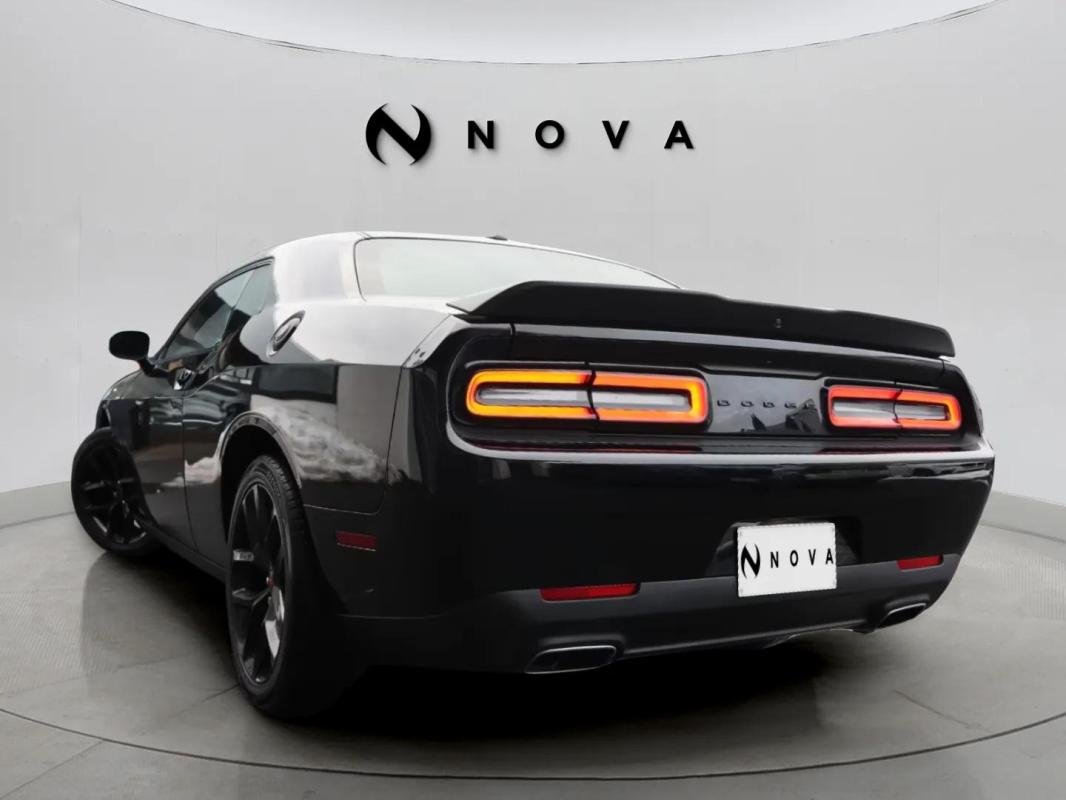 Dodge Challenger - Photo 3