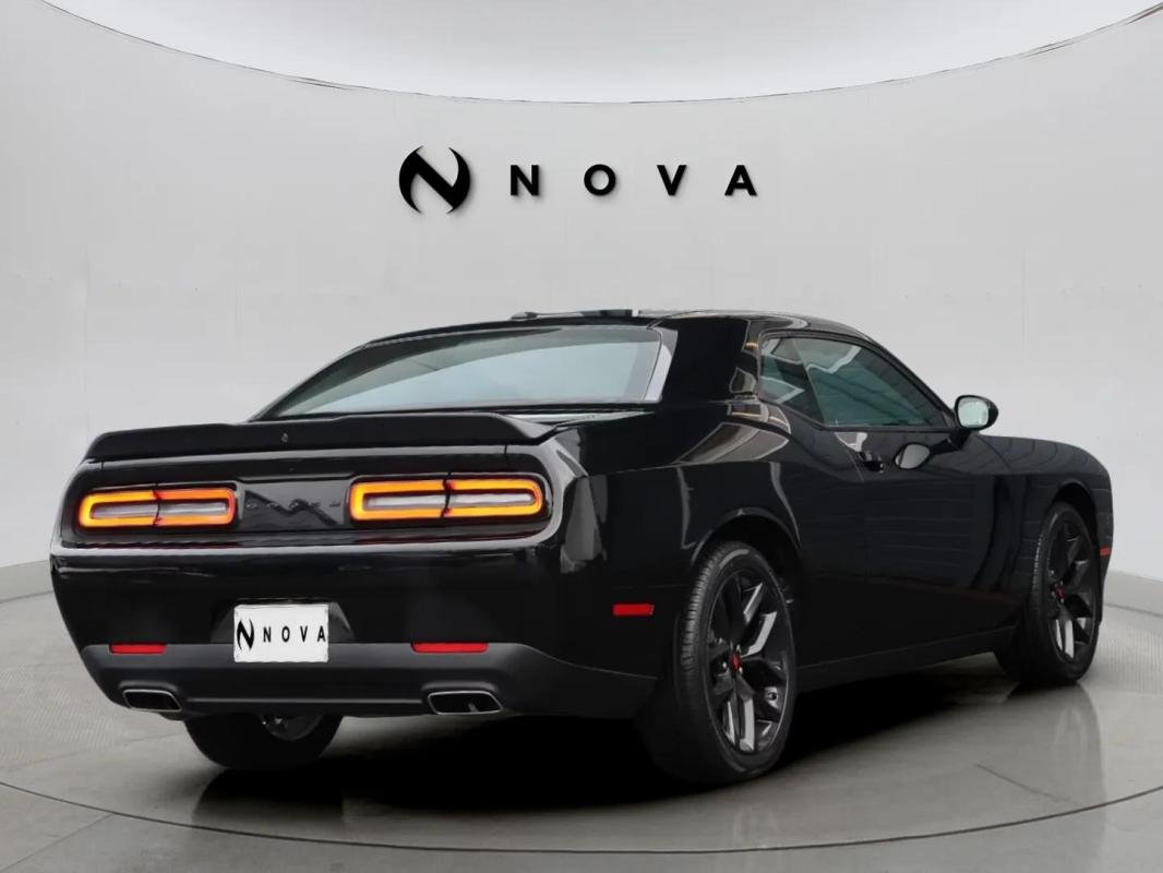 Dodge Challenger - Photo 5