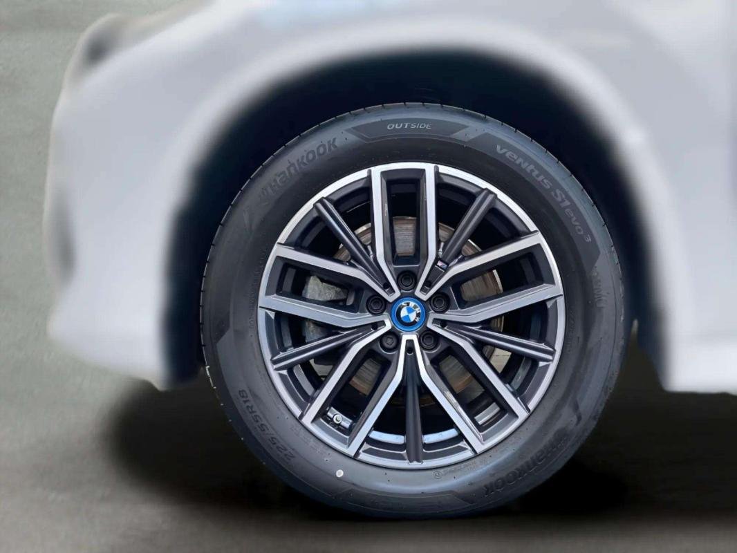 BMW iX1 - Photo 11