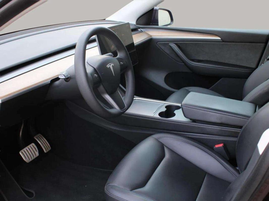 Tesla Model Y - Photo 12