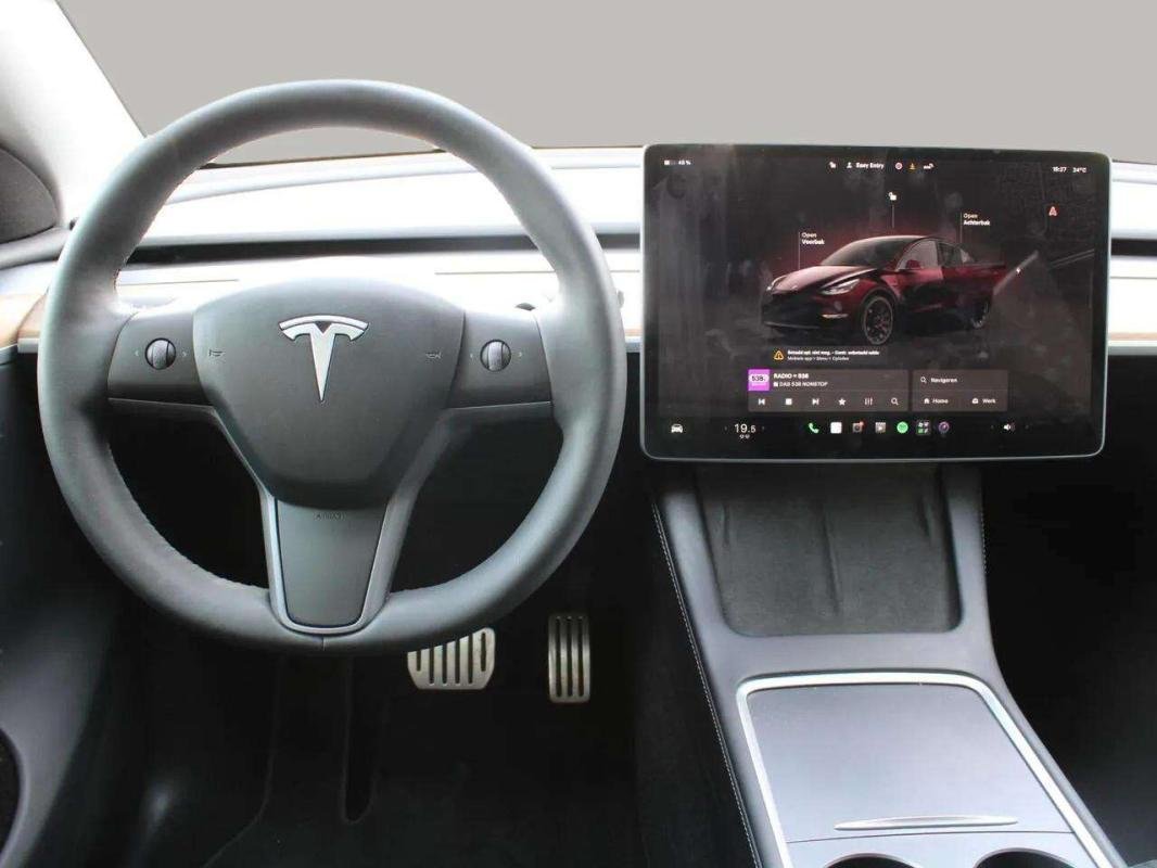 Tesla Model Y - Photo 13