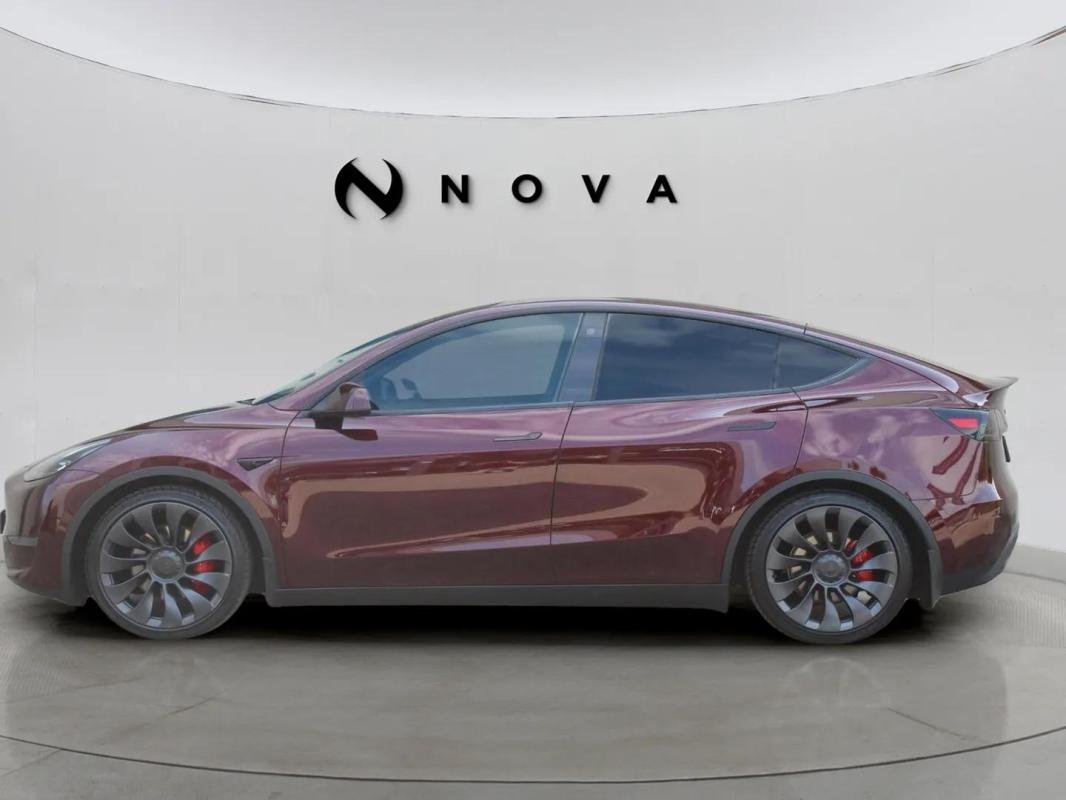 Tesla Model Y - Photo 2