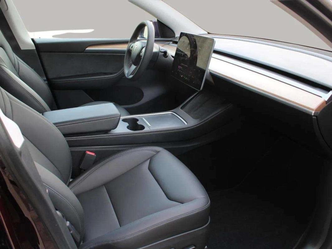 Tesla Model Y - Photo 10
