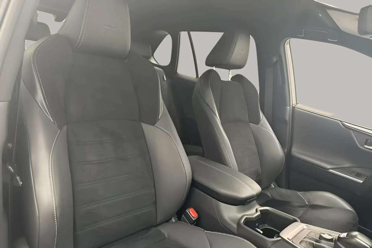 Toyota RAV4 - Photo 8