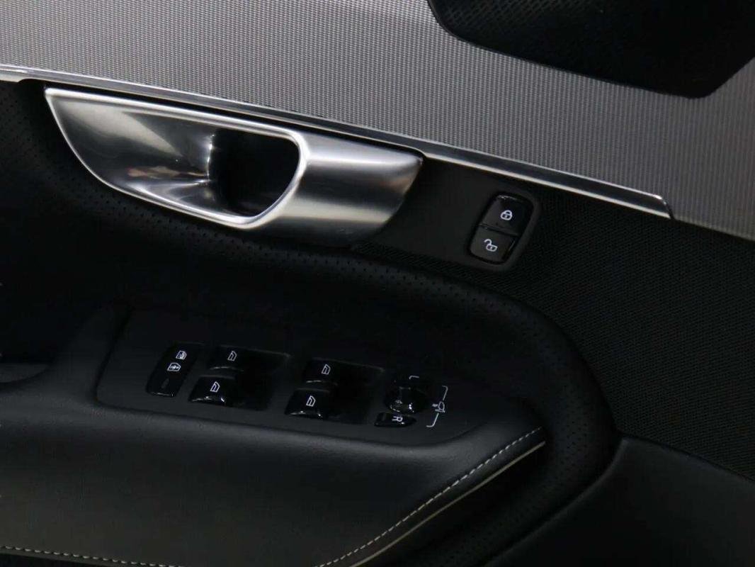 Volvo XC90 - Photo 9
