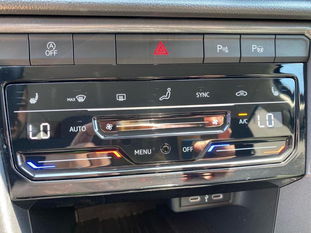 Volkswagen T-Roc - Photo 18