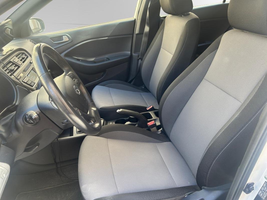 Hyundai i20 - Photo 13