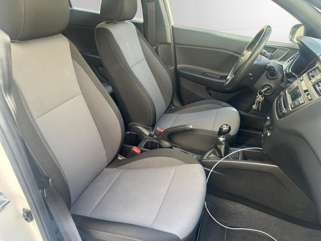 Hyundai i20 - Photo 16