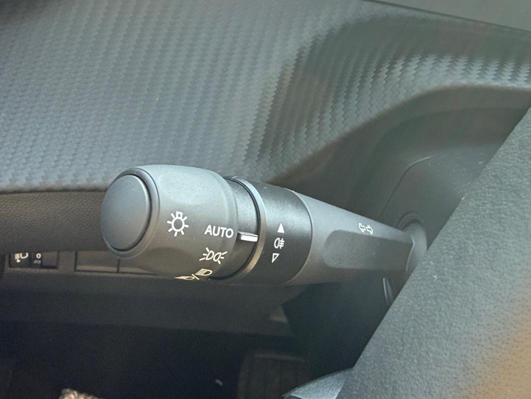 Peugeot 208 - Photo 9
