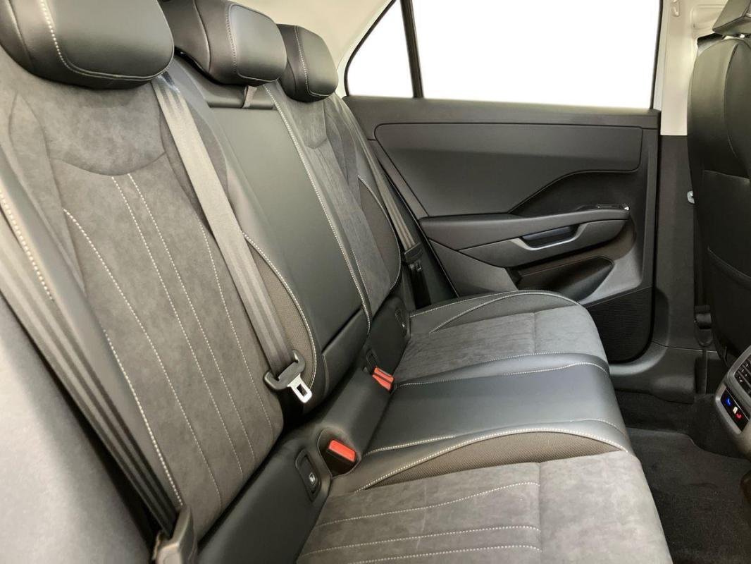 Volkswagen T-Roc - Photo 23