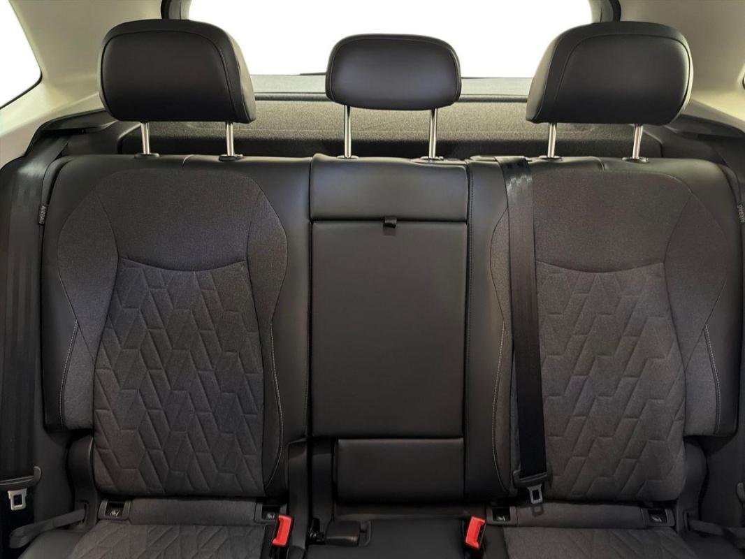 Volkswagen Tiguan - Photo 22