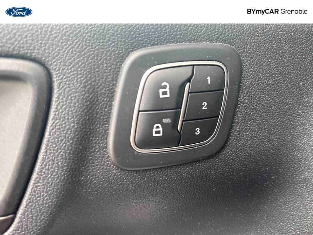 Ford Kuga - Photo 30