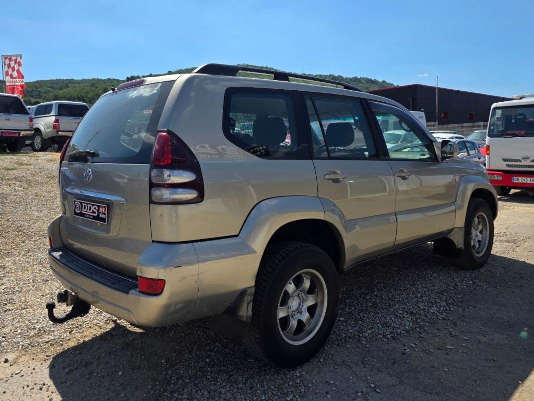 Toyota Land Cruiser - Photo 2
