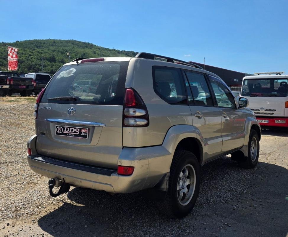 Toyota Land Cruiser - Photo 10