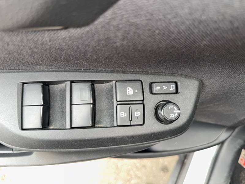 Toyota Yaris - Photo 18