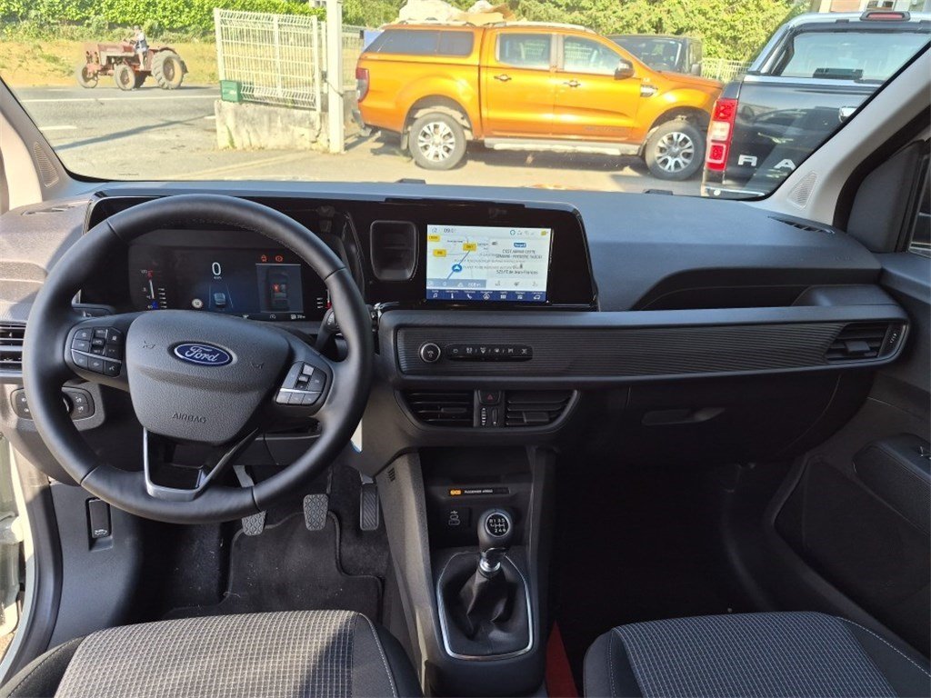 Ford transit courier - Photo 9
