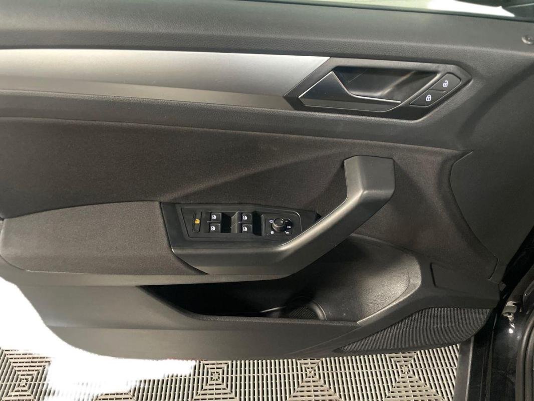 Volkswagen T-Roc - Photo 15