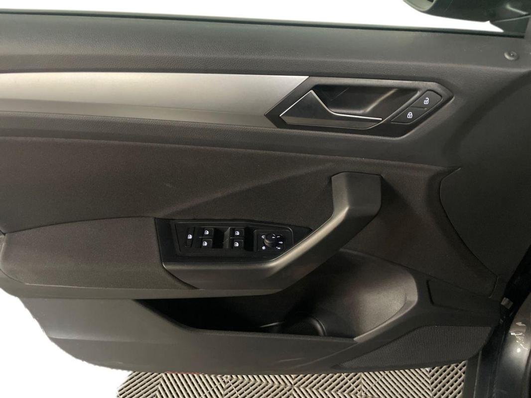 Volkswagen T-Roc - Photo 15