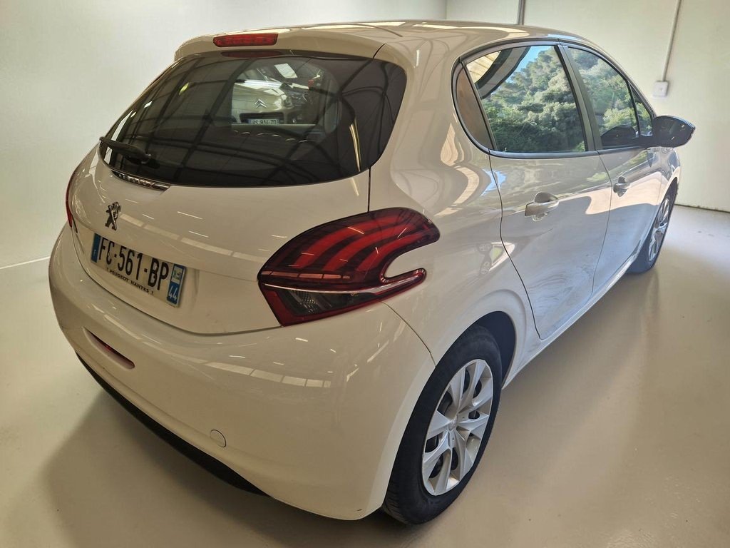 Peugeot 208 - Photo 2