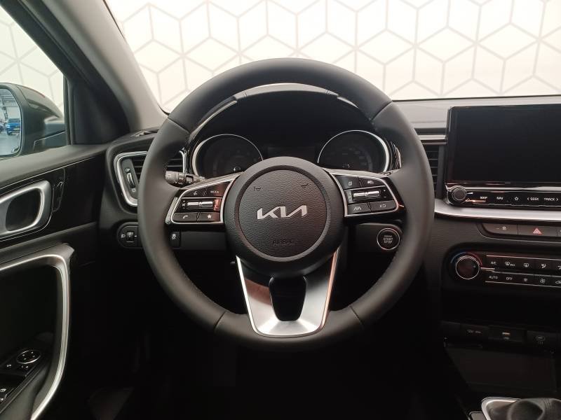 Kia CEED - Photo 13