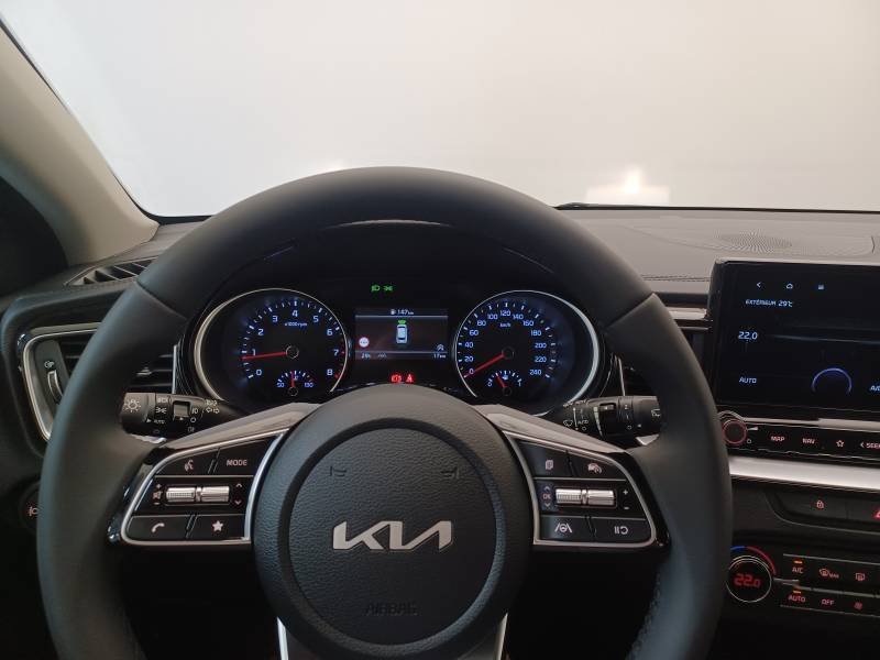 Kia CEED - Photo 23